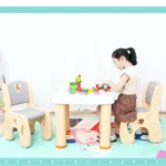 producto-juego-de-mesa-naranja-con-2-sillas-2-1.webp